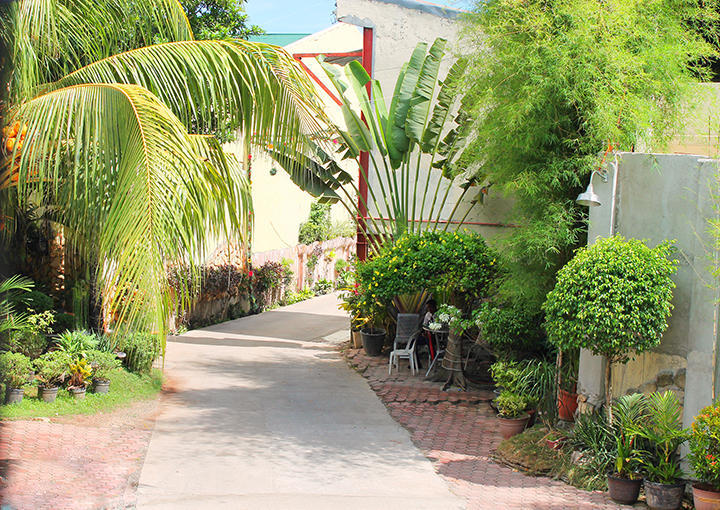 Reyna'S The Haven & Gardens Hotel Tagbilaran City Exterior photo